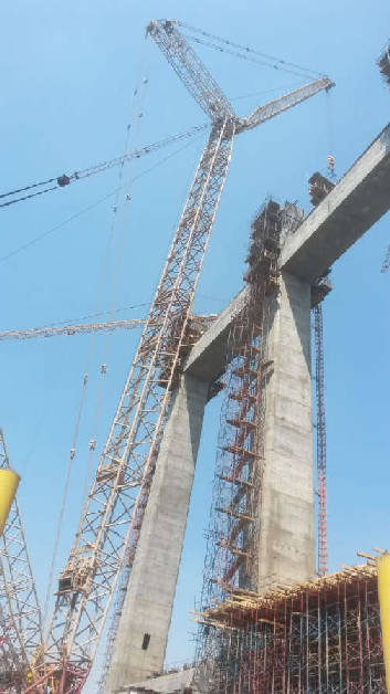 Crawler Crane  in Road El-Farag Bridge
