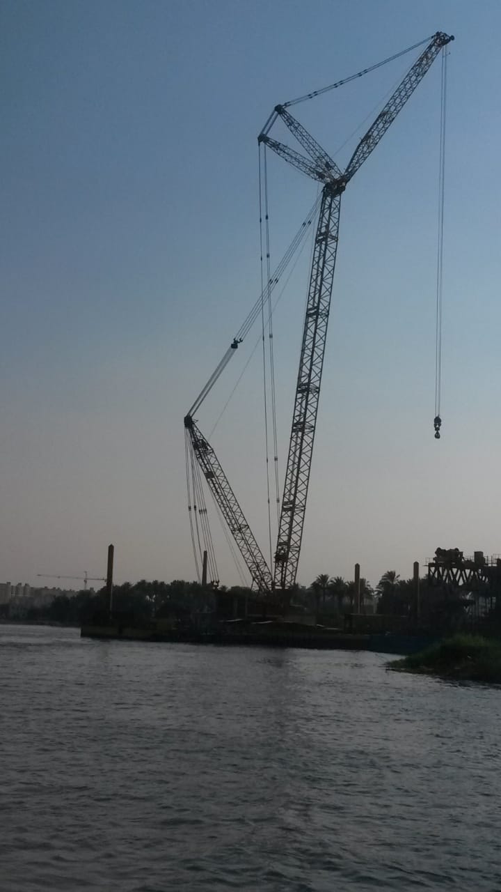 Crawler CraneCC 2400 on barge