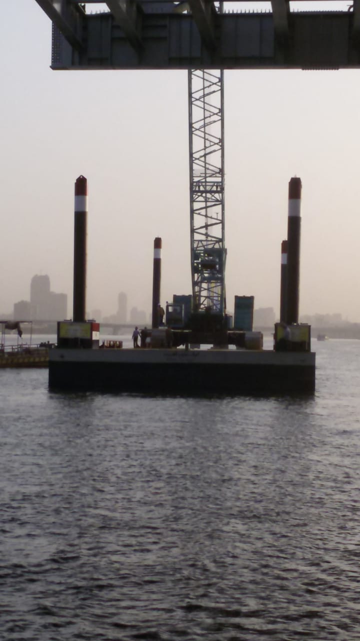 Crawler Crane on barge